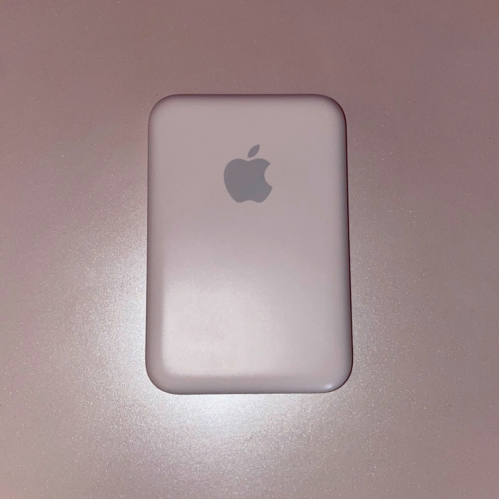 MagSafe Battery Pack - Picture 1 of 2